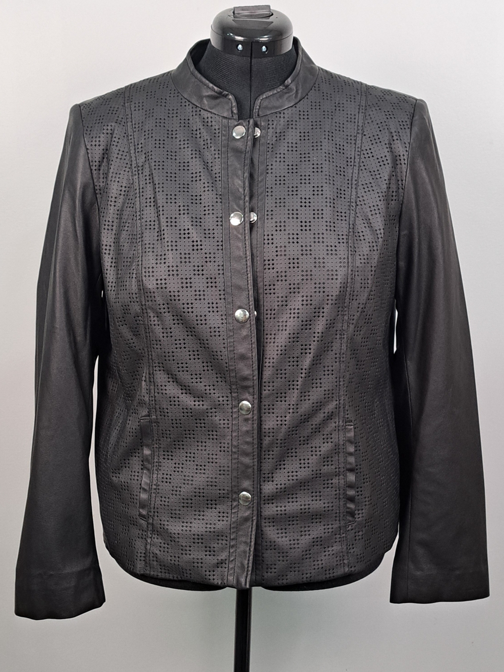 TanJay Jacket Womens Size 10 NWOT Black Faux Leather Lightweight Collarless